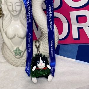 BATH AND BODY WORKS CHRISTMAS KITTY WITH WREATH POCKETBAC SANITIZER HOLDER